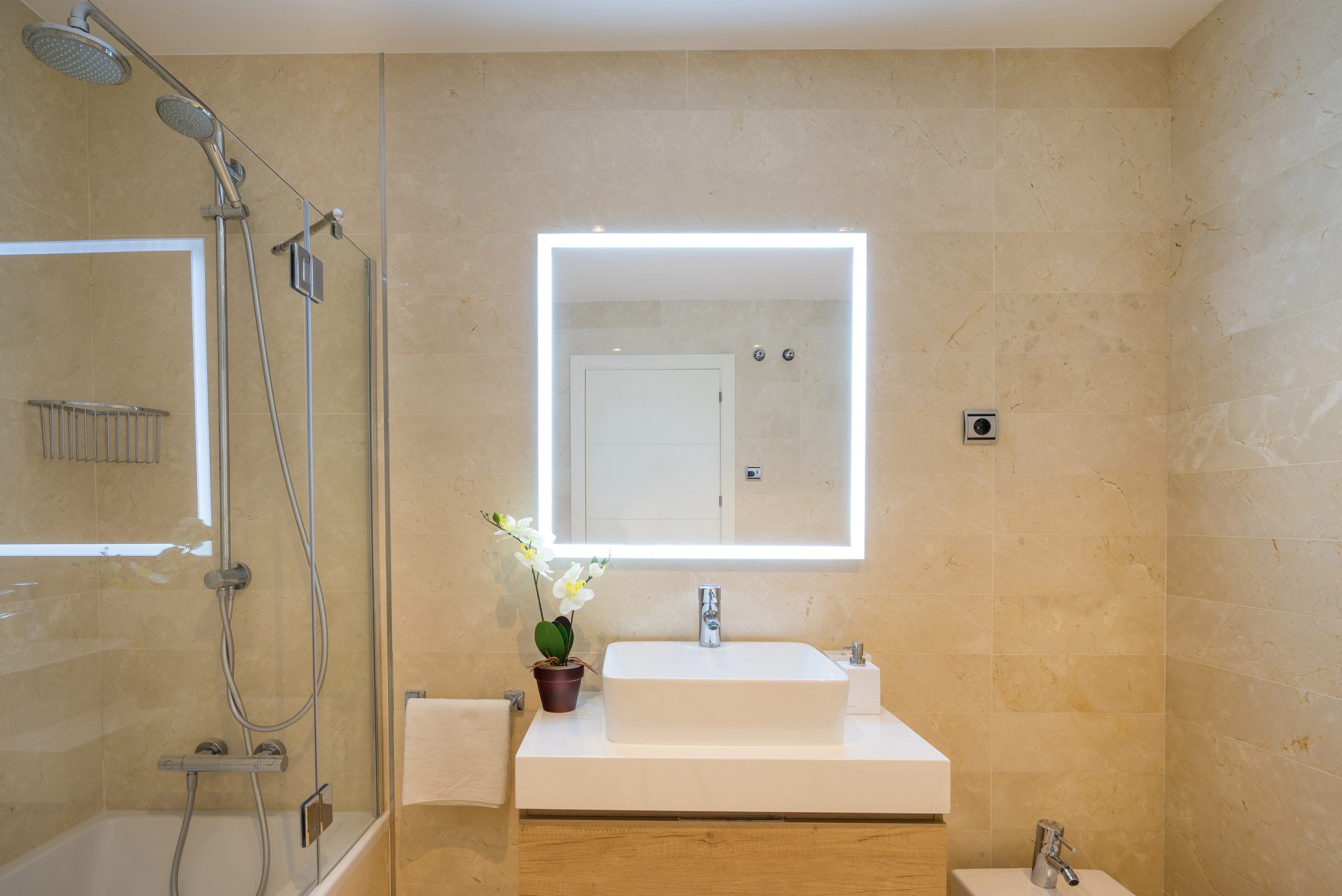 Zwei Badezimmer
